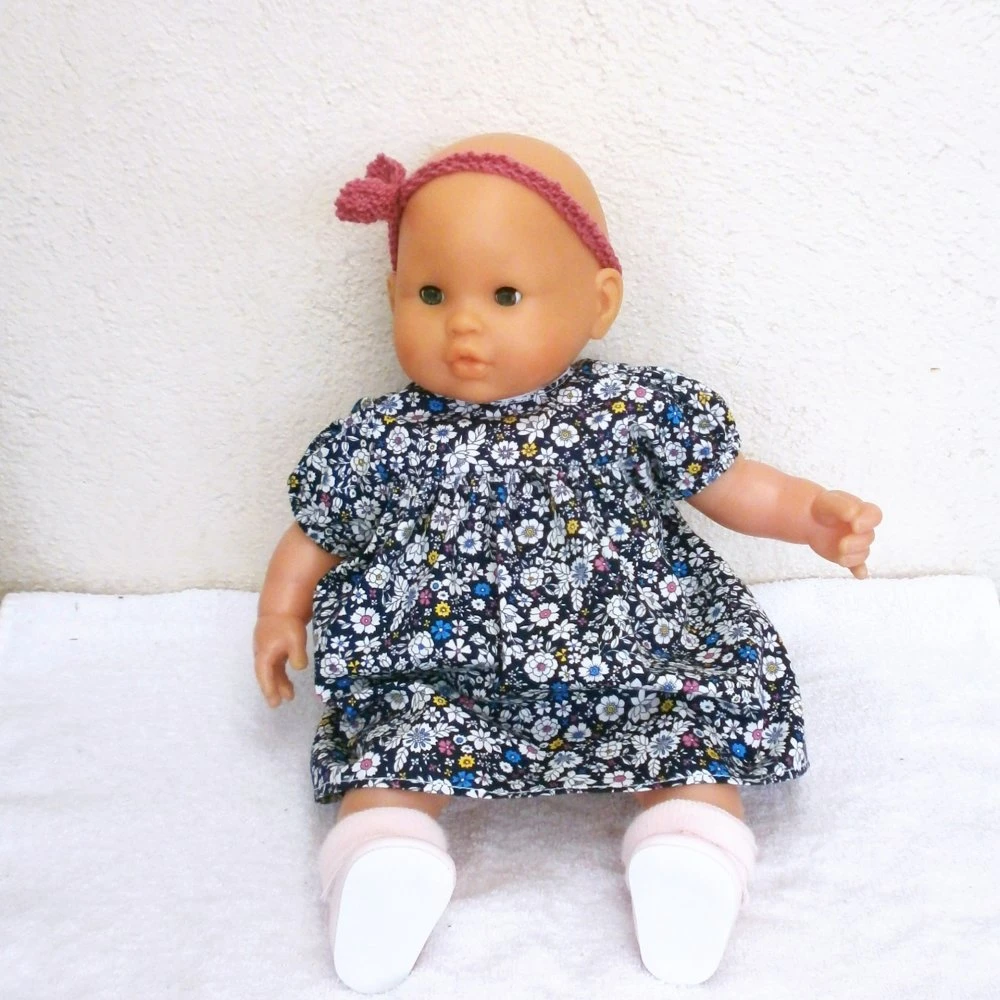 Habits Poupon Corolle 36 Cm - Robe Bleu Marine à Fleurs 2 Habits Poupon Corolle 36 Cm - Robe Bleu Marine à Fleurs – Image 2