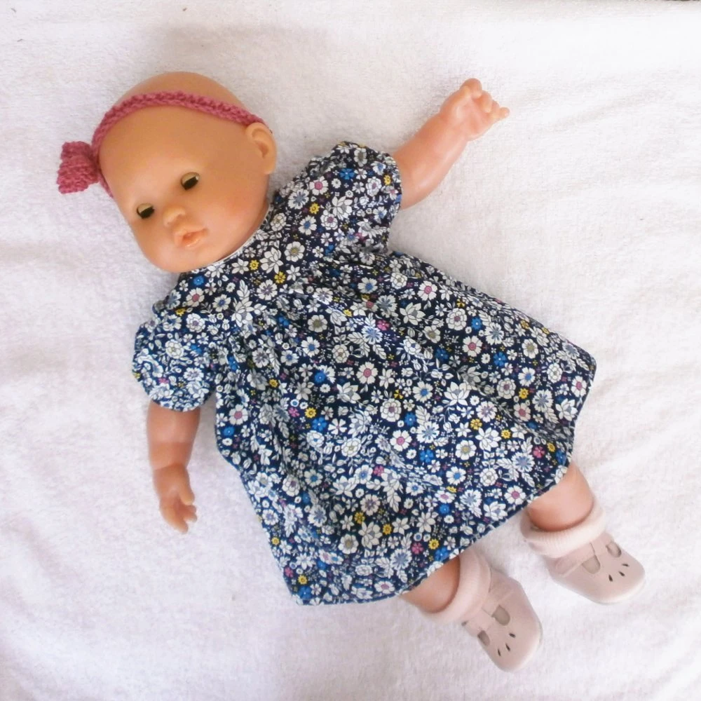 Habits Poupon Corolle 36 Cm - Robe Bleu Marine à Fleurs 1 Habits Poupon Corolle 36 Cm - Robe Bleu Marine à Fleurs
