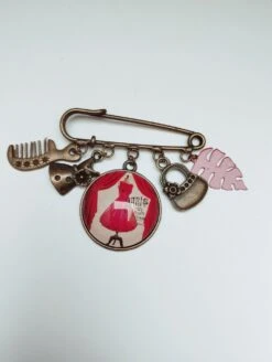 Broche Femme Rouge | Motif Robe Rouge Breloque Bronze | Idée Cadeau Femme -Éclat Boutique 4435563 broche femme rouge motif robe rouge breloque bronze ide 3