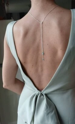 Douce- Collier Et Bijou De Dos 2 En 1 Pour Habiller Une Robe à Dos Nu- Chaîne De Dos à Cristaux Turquoise- Bijou De Mariée Bohème. -Éclat Boutique 4436789 douce collier et bijou de dos 2 en 1 pour habiller une robe 5