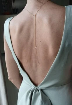 Le Temps Des Cerises-collier Avec Bijou De Dos De Mariée Amovible Pour Robe à Dos Nu- Chaîne Fine En Acier Doré Avec Zircons Et Goutte. -Éclat Boutique 4436790 le temps des cerises collier avec bijou de dos de mariee am 3