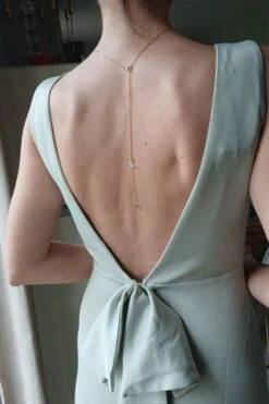 Le Temps Des Cerises-collier Avec Bijou De Dos De Mariée Amovible Pour Robe à Dos Nu- Chaîne Fine En Acier Doré Avec Zircons Et Goutte. -Éclat Boutique 4436790 le temps des cerises collier avec bijou de dos de mariee am 5