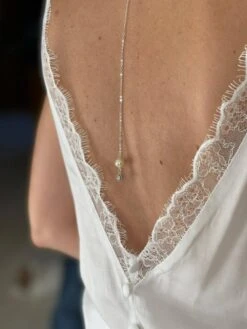 Bijou De Dos Nu, Collier Robe Dos Ouvert,chaîne Argentée, Perles Nacrées Ivoire. -Éclat Boutique 4436792 bijou de dos nu collier robe dos ouvert chaine argentee 4