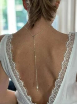 Parure Collier De Mariage Et Bracelet, Collier De Dos, Robe Ouverte En Acier Doré,nacrées Rondes De Swarovski Et Pendentif En Zirconium. -Éclat Boutique 4436827 parure collier de mariage et bracelet collier de dos robe 3