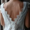 Sasha- Collier De Mariée Argenté Pour Habiller Une Robe Dos Nu- Perles Nacrées Blanches-bijou De Dos Amovible- Chaîne Perlée.