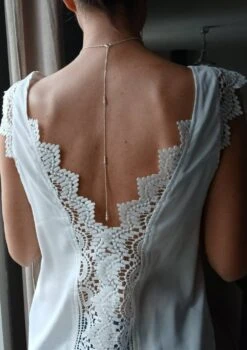 Sasha- Collier De Mariée Argenté Pour Habiller Une Robe Dos Nu- Perles Nacrées Blanches-bijou De Dos Amovible- Chaîne Perlée.