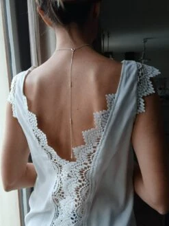 Sasha- Collier De Mariée Argenté Pour Habiller Une Robe Dos Nu- Perles Nacrées Blanches-bijou De Dos Amovible- Chaîne Perlée. -Éclat Boutique 4436831 sasha collier de mariee argente pour habiller une robe do 5