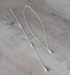 Sasha- Collier De Mariée Doré Pour Habiller Une Robe Dos Nu- Perles Nacrées Blanches-bijou De Dos Amovible- Chaîne Perlée. -Éclat Boutique 4436834 sasha collier de mariee dore pour habiller une robe dos n 7