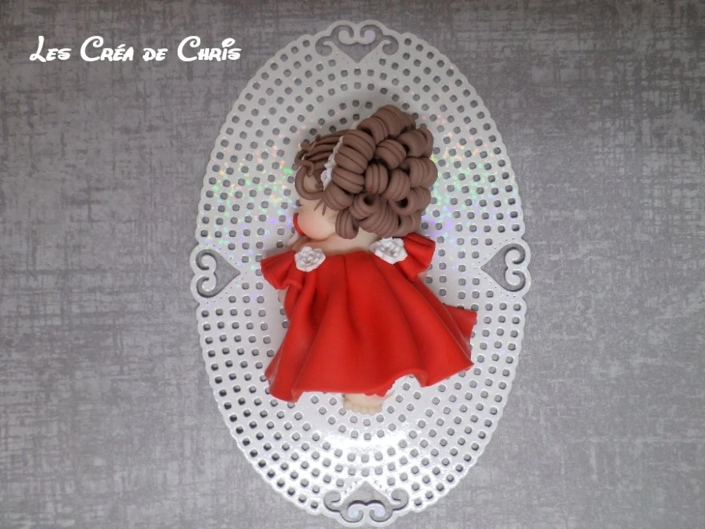 Bébé Fimo Fille Robe Et Cheveux En Reliefs. 2 Bébé Fimo Fille Robe Et Cheveux En Reliefs. – Image 2