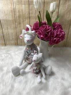 Chat Tilda Robe Rose Bébé En Tissu Fait Main Décoration Animaux Habillés -Éclat Boutique 4572827 chat tilda bleu en tissu fait main decoration animaux habil 5
