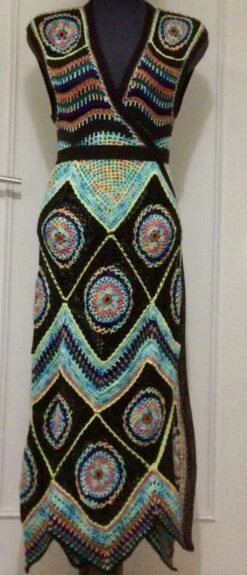 Robe Cardigan Maxi,multicolore Fantaisie ,style Boho,hippie Au Crochet,modèle Unique -Éclat Boutique 4575046 robe cardigan maxi multicolore fantaisie au crochet modele 3