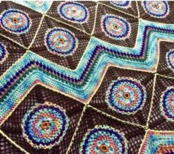 Robe Cardigan Maxi,multicolore Fantaisie ,style Boho,hippie Au Crochet,modèle Unique -Éclat Boutique 4575046 robe cardigan maxi multicolore fantaisie au crochet modele 7