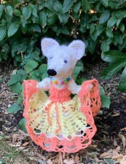 Peluche Rat Blanc Avec Robe Au Crochet Style Petit Fleur Africaine En Multicolore.modèle Unique.