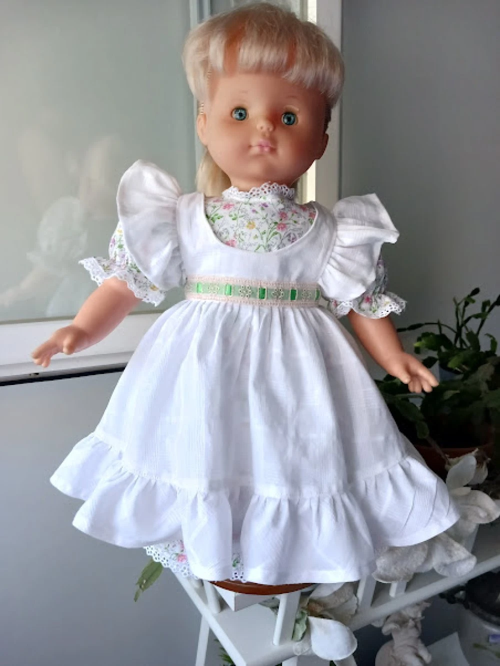 Robe Poupée 45/50 Cm Corps Souple Robe Et Tablier Blanc Et Fleurs Coton Fait Main 1 Robe Poupée 45/50 Cm Corps Souple Robe Et Tablier Blanc Et Fleurs Coton Fait Main