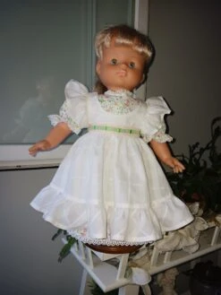 Robe Poupée 45/50 Cm Corps Souple Robe Et Tablier Blanc Et Fleurs Coton Fait Main 6 Robe Poupée 45/50 Cm Corps Souple Robe Et Tablier Blanc Et Fleurs Coton Fait Main -Éclat Boutique 4661379 robe poupee 45 50 cm corps souple robe et tablier vert anis 2