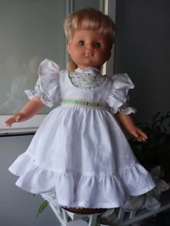 Robe Poupée 45/50 Cm Corps Souple Robe Et Tablier Blanc Et Fleurs Coton Fait Main 9 Robe Poupée 45/50 Cm Corps Souple Robe Et Tablier Blanc Et Fleurs Coton Fait Main -Éclat Boutique 4661379 robe poupee 45 50 cm corps souple robe et tablier vert anis 5