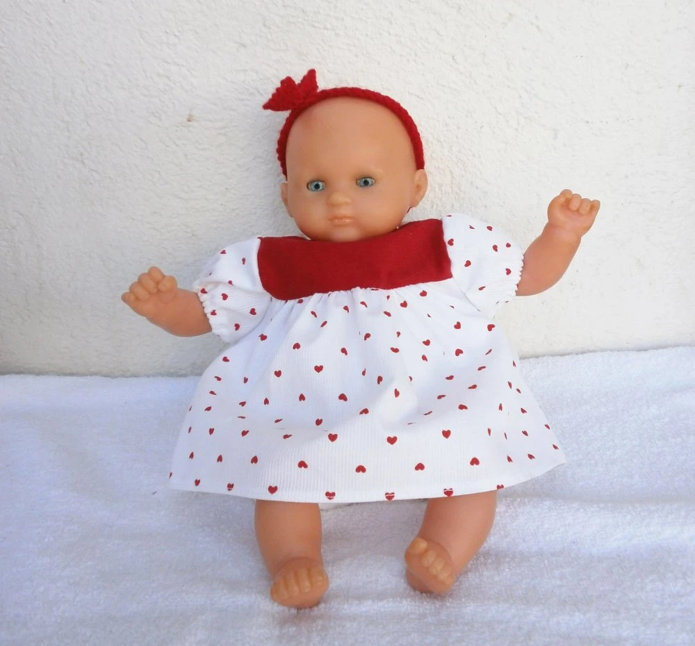Habits, Vêtements Poupon Corolle 30 Cm - Robe Petits Coeurs Rouges Et Bandeau 2 Habits, Vêtements Poupon Corolle 30 Cm - Robe Petits Coeurs Rouges Et Bandeau – Image 2