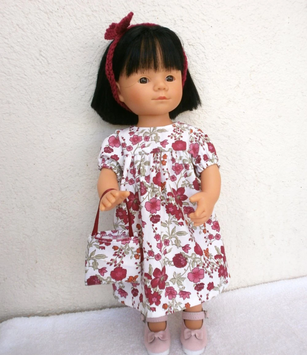 Habits, Vêtements Poupée Marieta 35 Cm : Robe Fleurie Tons Bordeaux 3 Habits, Vêtements Poupée Marieta 35 Cm : Robe Fleurie Tons Bordeaux – Image 3