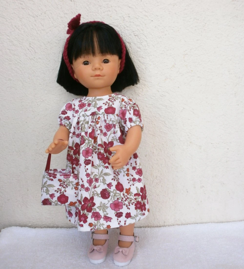 Habits, Vêtements Poupée Marieta 35 Cm : Robe Fleurie Tons Bordeaux 4 Habits, Vêtements Poupée Marieta 35 Cm : Robe Fleurie Tons Bordeaux – Image 4