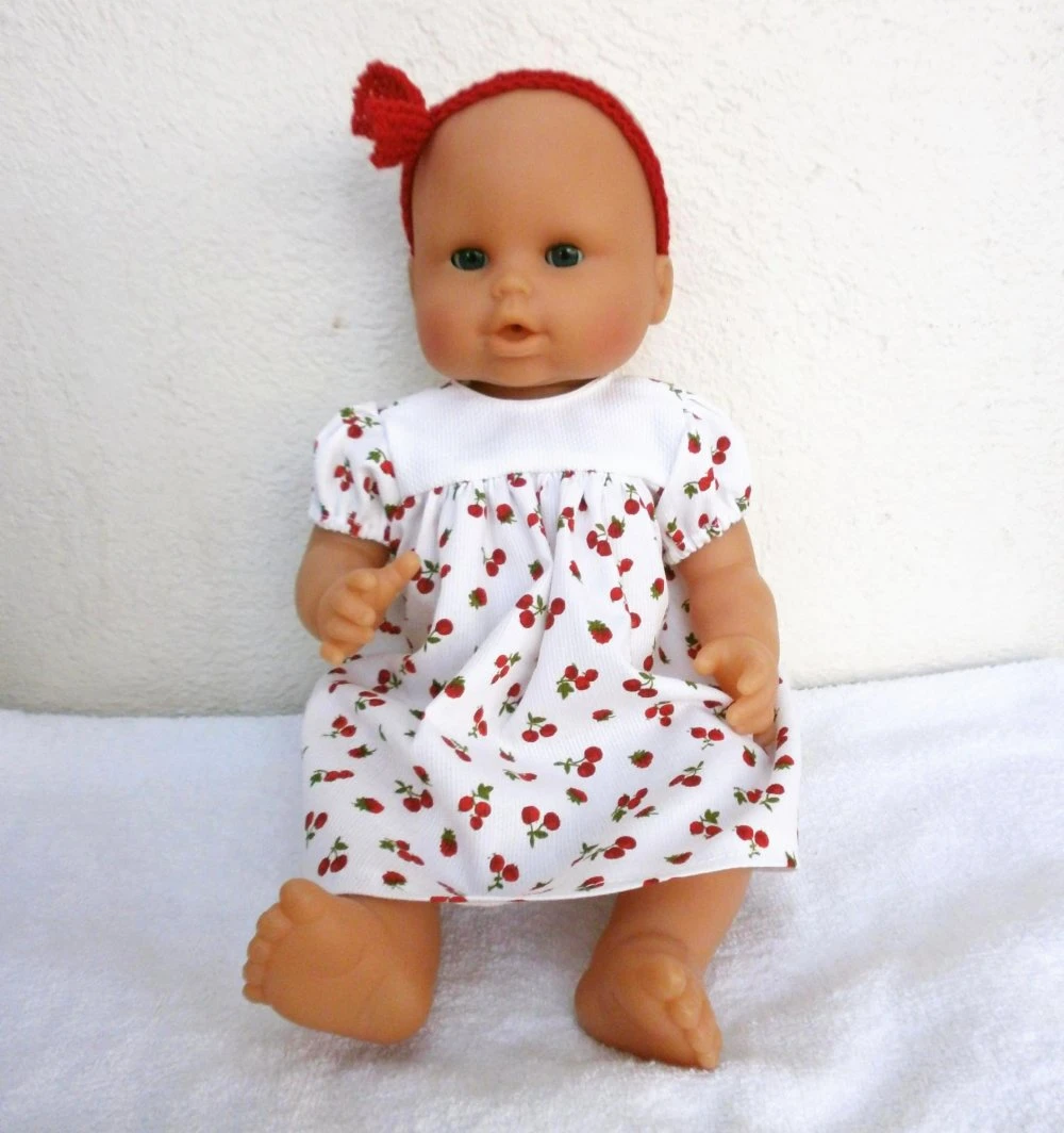 Habits Poupon Corolle 36 Cm Corps Vinyle - Robe Petits Fruits Rouges Et Bandeau 2 Habits Poupon Corolle 36 Cm Corps Vinyle - Robe Petits Fruits Rouges Et Bandeau – Image 2