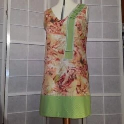 Robe Trapèze Courte Ample Sans Manches En Tissus Coton Et Viscose