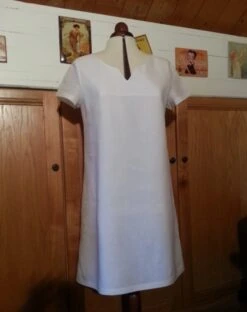 Robe Trapèze En Lin Blanc à Manches Courtes