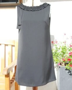 Petite Robe Noire Sans Manches Forme Trapèze -Éclat Boutique 468282 petite robe noire sans manches forme trapeze 3