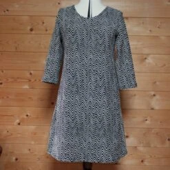 Robe En Jersey Forme Trapèze à Manches 3/4 En Jersey à Motifs Noirs Et Blancs -Éclat Boutique 468287 robe en jersey forme trapeze a manches 3 4 en jersey a motifs noirs et blancs 3