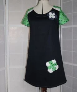 Robe Trapèze Ample à Manches Courtes Dans Les Tons Bleu Marine, Blanc Et Vert 7 Robe Trapèze Ample à Manches Courtes Dans Les Tons Bleu Marine, Blanc Et Vert -Éclat Boutique 468392 robe trapeze ample a manches courtes dans les tons bleu marine blanc et vert 2