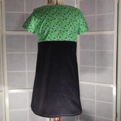 Robe Trapèze Ample à Manches Courtes Dans Les Tons Bleu Marine, Blanc Et Vert 9 Robe Trapèze Ample à Manches Courtes Dans Les Tons Bleu Marine, Blanc Et Vert -Éclat Boutique 468392 robe trapeze ample a manches courtes dans les tons bleu marine blanc et vert 4