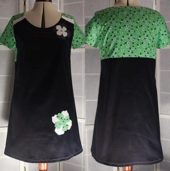 Robe Trapèze Ample à Manches Courtes Dans Les Tons Bleu Marine, Blanc Et Vert 1 Robe Trapèze Ample à Manches Courtes Dans Les Tons Bleu Marine, Blanc Et Vert