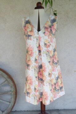 Robe Trapèze Ample Sans Manches Col V -Éclat Boutique 468433 robe trapeze ample sans manches col v 2