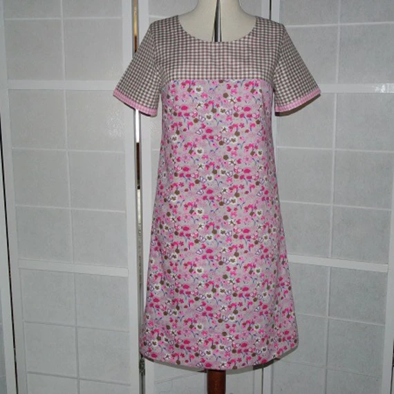 Robe Trapèze Ample à Manches Courtes Encolure Ronde 1 Robe Trapèze Ample à Manches Courtes Encolure Ronde