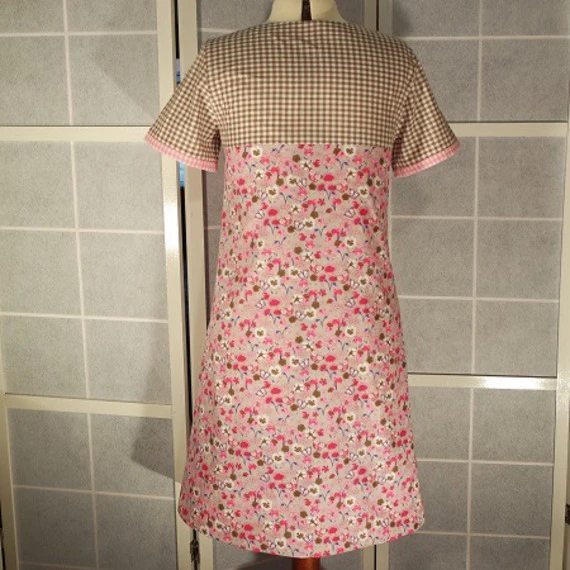 Robe Trapèze Ample à Manches Courtes Encolure Ronde 2 Robe Trapèze Ample à Manches Courtes Encolure Ronde – Image 2