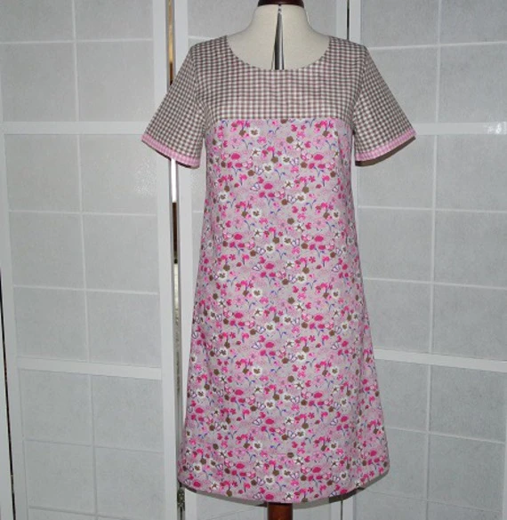 Robe Trapèze Ample à Manches Courtes Encolure Ronde 3 Robe Trapèze Ample à Manches Courtes Encolure Ronde – Image 3