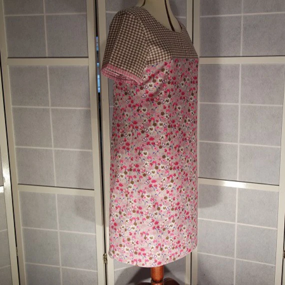 Robe Trapèze Ample à Manches Courtes Encolure Ronde 4 Robe Trapèze Ample à Manches Courtes Encolure Ronde – Image 4