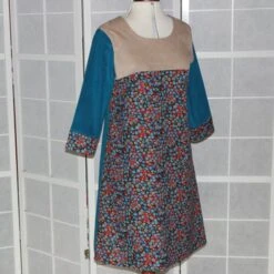 Robe Trapèze En En Velours Milleraies à Manches ¾ Dans Les Tons Marron, Beige Et Bleu