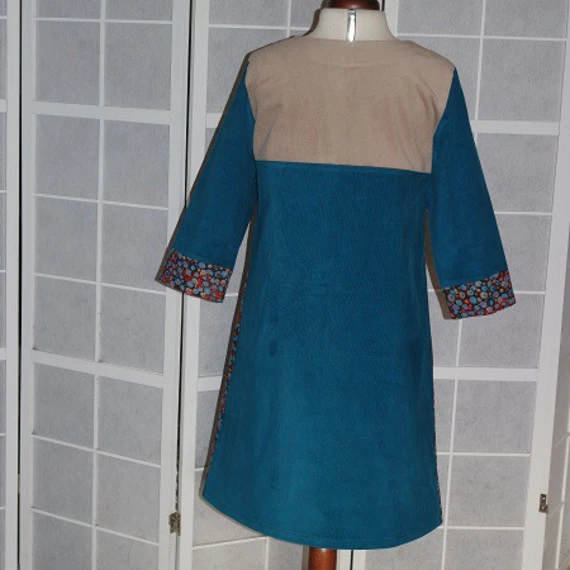 Robe Trapèze En En Velours Milleraies à Manches ¾ Dans Les Tons Marron, Beige Et Bleu 2 Robe Trapèze En En Velours Milleraies à Manches ¾ Dans Les Tons Marron, Beige Et Bleu – Image 2