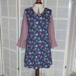 Robe Trapèze Manches Longues En Jersey De Coton Dans Les Tons Bleu Et Rose