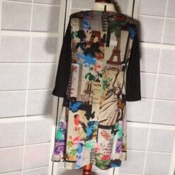 Robe Trapèze En Jersey à Motifs Multicolores Sur Fond Gris Et Manches 3/4 Noires -Éclat Boutique 468563 robe trapeze en jersey a motifs multicolores sur fond gris et manches 3 4 noires 3