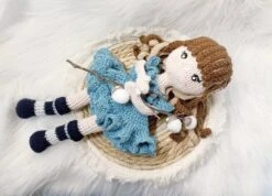 Jolie Poupée En Crochet Robe Bleue -Éclat Boutique 4685704 jolie poupee en crochet robe bleue 3