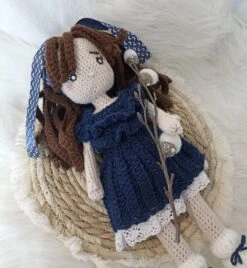 Jolie Poupée En Crochet Robe Bleue Nuit A Paillettes -Éclat Boutique 4685707 jolie poupee en crochet robe bleue nuit a paillettes 2