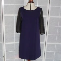 Robe Trapèze Bleu Marine En Crêpe De Polyester à Manches 3/4 Noires Transparentes