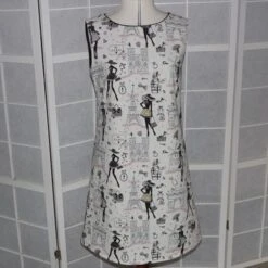 Robe Trapèze Ample Sans Manches En Tissu Imprimé La Parisienne