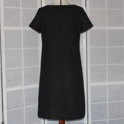 Robe Trapèze En Lin Noir à Manches Courtes -Éclat Boutique 468613 robe trapeze en lin noir a manches courtes 1