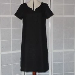 Robe Trapèze En Lin Noir à Manches Courtes