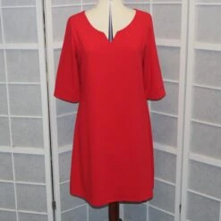 Robe Trapèze Rouge En Crêpe De Polyester à Manches 3/4 -Éclat Boutique 468636 robe trapeze rouge en crepe de polyester a manches 3 4 3