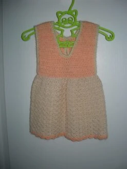 Petite Robe Chasuble Au Crochet En Laine