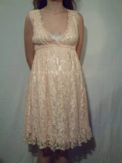 Robe Courte En Dentelle Couleur Rose