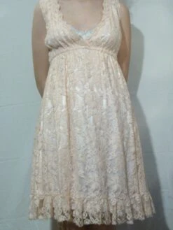 Robe Courte En Dentelle Couleur Rose -Éclat Boutique 780102 robe courte en dentelle couleur rose 3